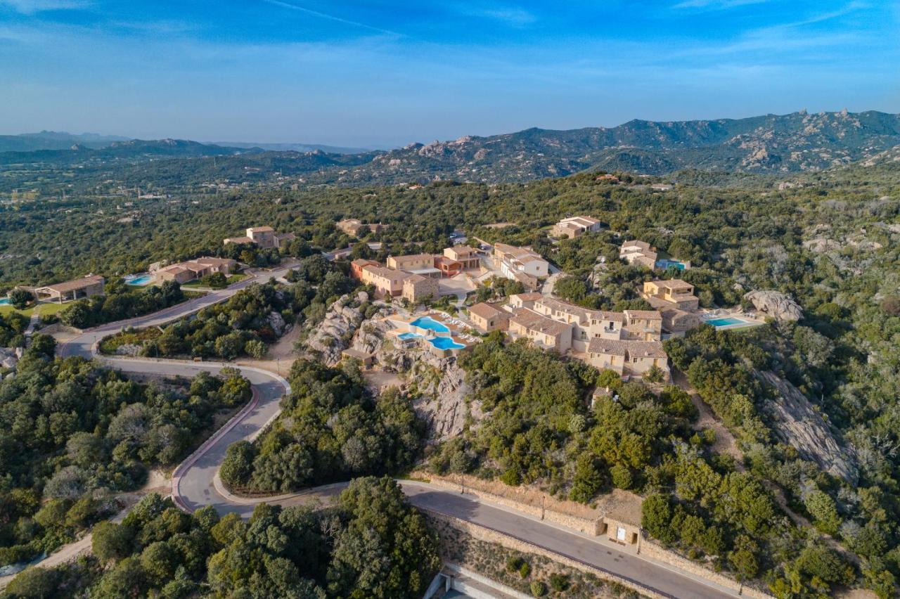 Hotel Borgo Smeraldo Arzachena Exterior photo